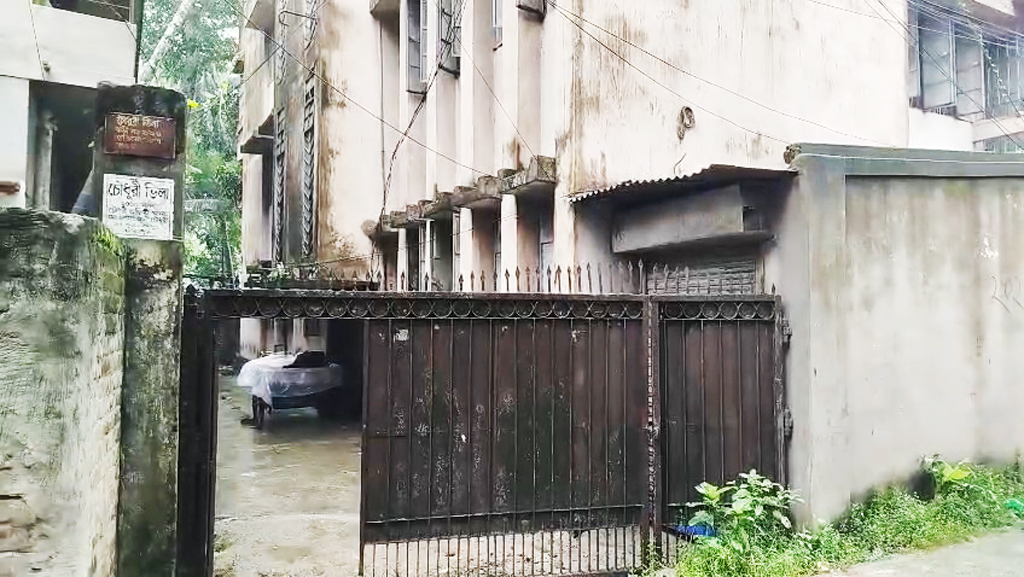 বিশাল বাড়িতে নিঃসঙ্গ মৃত্যু, দেখতে এলেন না স্বজনেরা