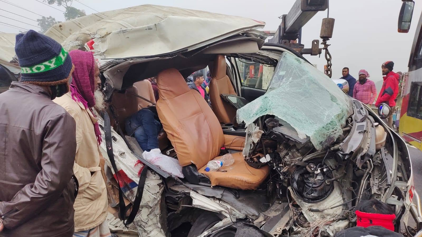 ফরিদপুরে ট্রাক ও অ্যাম্বুলেন্সের মুখোমুখি সংঘর্ষে নিহত ৩