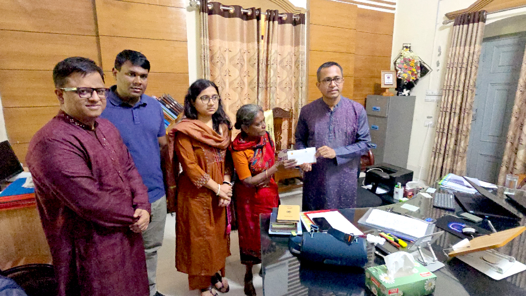 ভাইরাল শিল্পী লাইলীর পাশে দাঁড়াল জেলা প্রশাসন