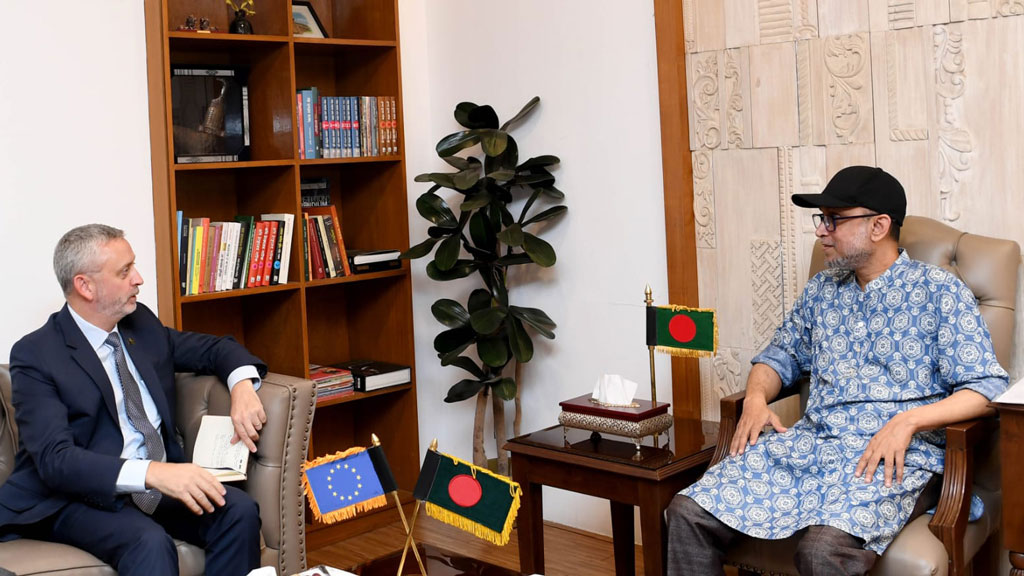 সংস্কৃতি উপদেষ্টা ফারুকীর সঙ্গে ইইউর রাষ্ট্রদূতের সাক্ষাৎ