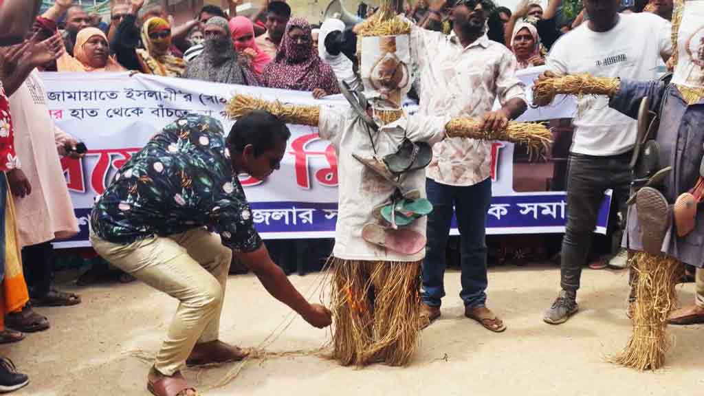 দ্বিতীয় স্ত্রীর মৃত্যুর ঘটনায় গাজী নজরুলের ফাঁসির দাবিতে উত্তাল শ্যামনগর