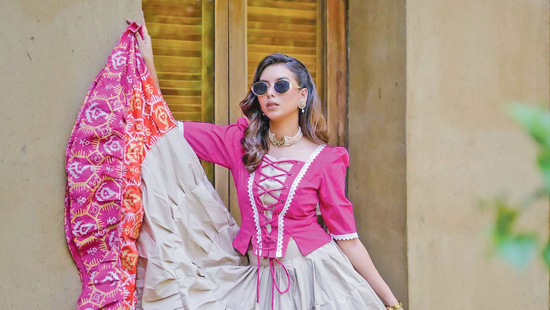 রঙিন স্কার্টে প্রজাপতির রূপ
