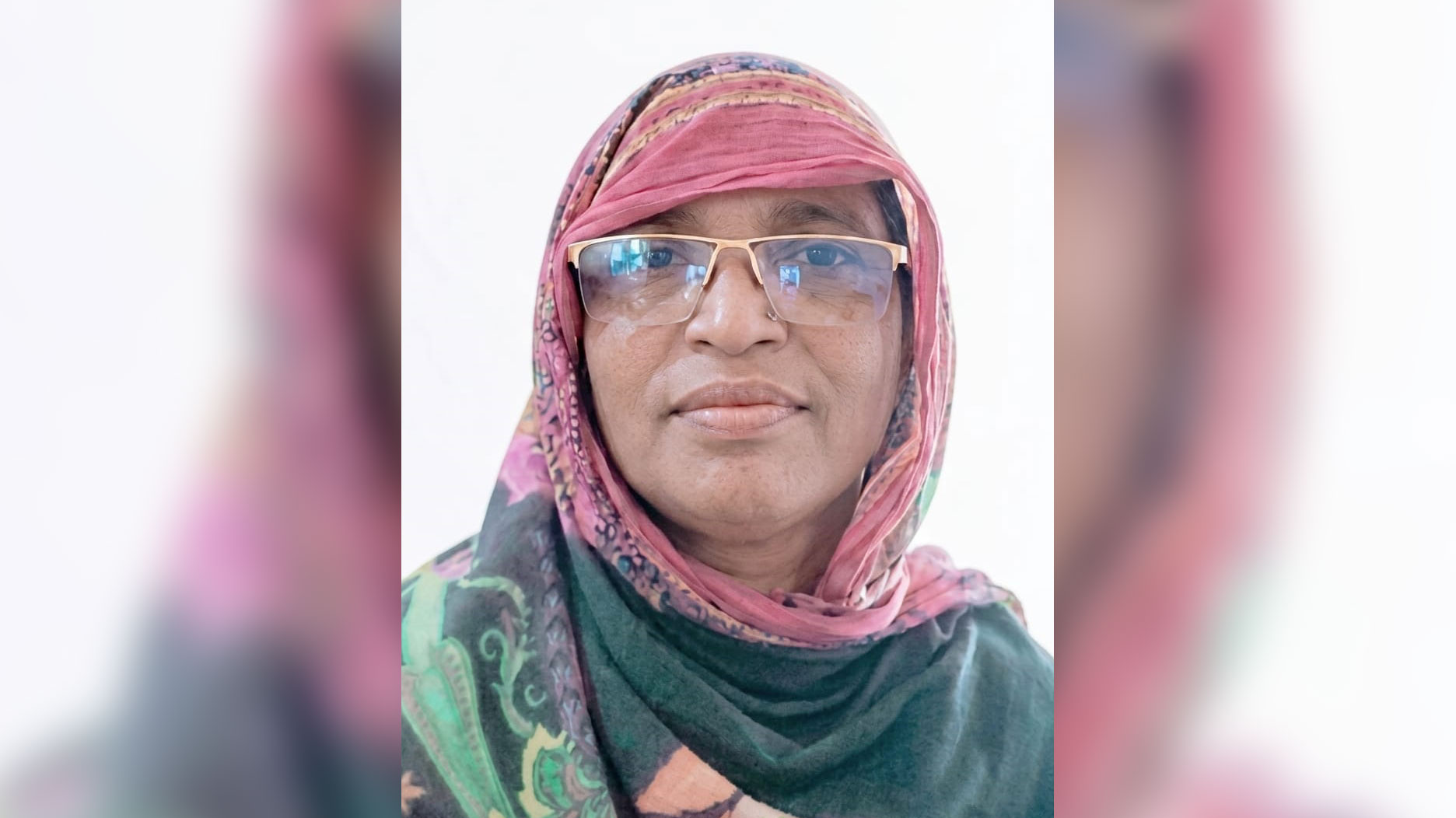 হাজিরা খাতায় মা উপস্থিত থাকলেও শ্রেণিকক্ষে ক্লাস নেন ছেলে