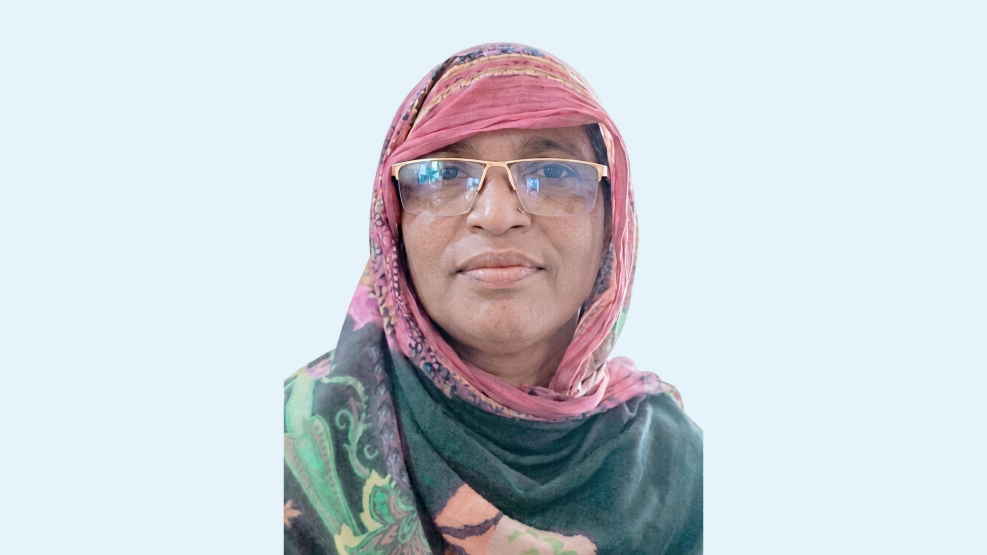 হাজিরা খাতায় মা উপস্থিত থাকলেও শ্রেণিকক্ষে ক্লাস নেন ছেলে