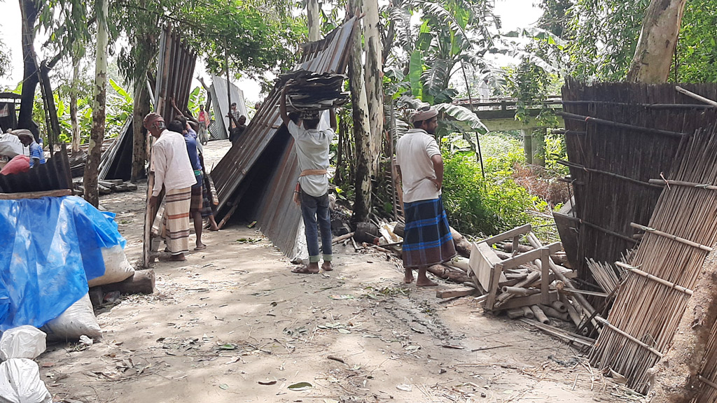 টাঙ্গাইলে যমুনায় ৫ শতাধিক ঘর-বাড়ি বিলীন