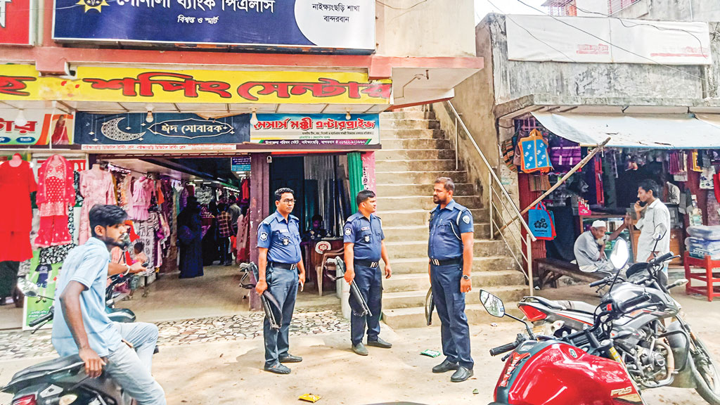 ১৬ ঘণ্টায় তিন ব্যাংকে অস্ত্রধারীদের হানা, টাকা ও অস্ত্র লুট