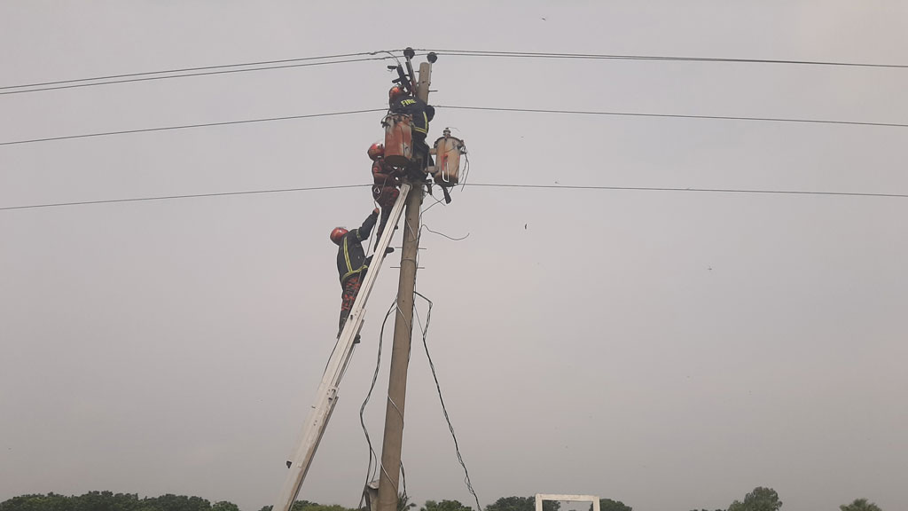 বড়াইগ্রামে ট্রান্সফরমার চুরি করতে গিয়ে বিদ্যুতায়িত হয়ে যুবকের মৃত্যু