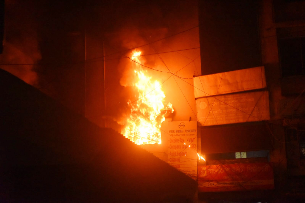 তোপখানায় উদীচীর কেন্দ্রীয় কার্যালয়ে আগুন
