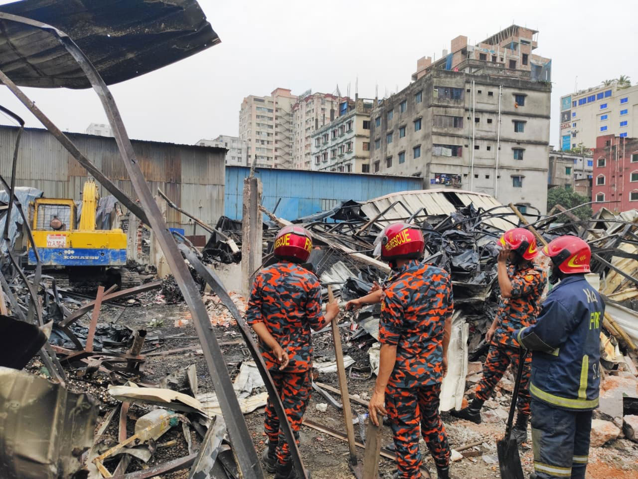 কেরানীগঞ্জে কারখানায় আগুন: চলছে দ্বিতীয় দিনের তল্লাশি
