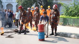 সুপ্রিম কোর্টে অগ্নিনিরাপত্তা মহড়া করেছে ফায়ার সার্ভিস