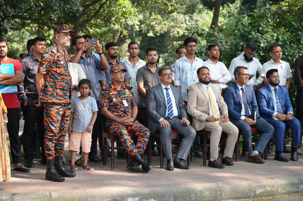 অগ্নিনিরাপত্তা মহড়ায় সংশ্লিষ্ট কর্মকর্তারা উপস্থিত ছিলেন। ছবি: আজকের পত্রিকা ক্যাটাগরি: সারা দেশ, ঢাকা