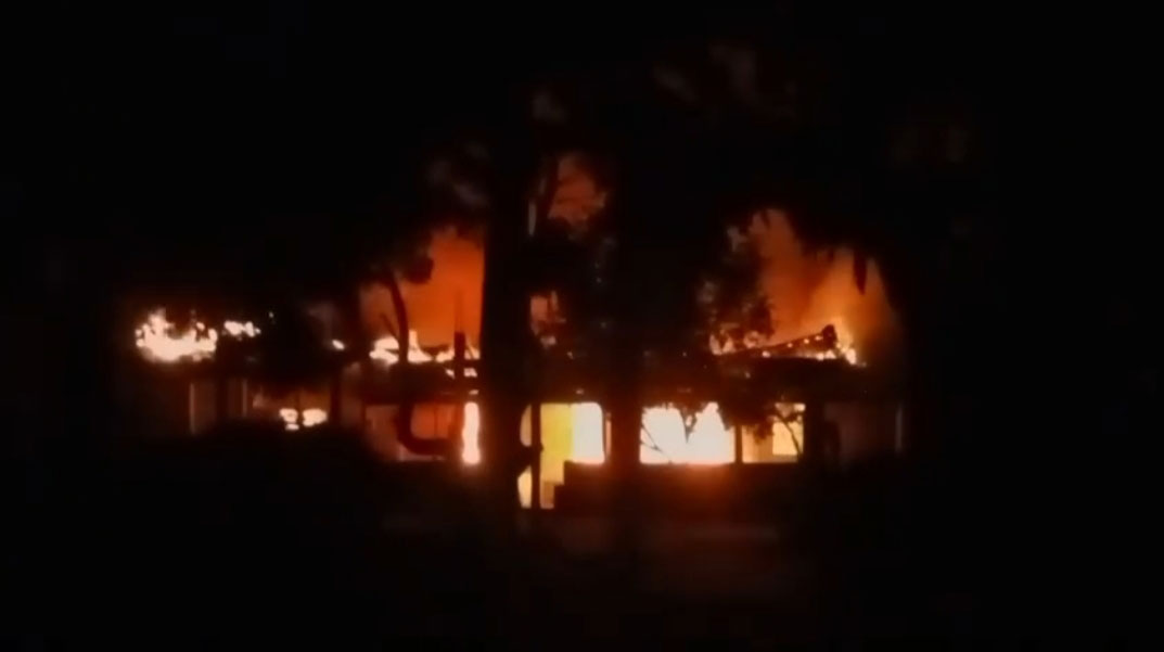 সাঘাটায় শিবির নেতা সাইফুল্লাহ হত্যা: যুবদল নেতা মুকুলের বাড়িতে অগ্নিসংযোগ, সড়ক অবরোধ