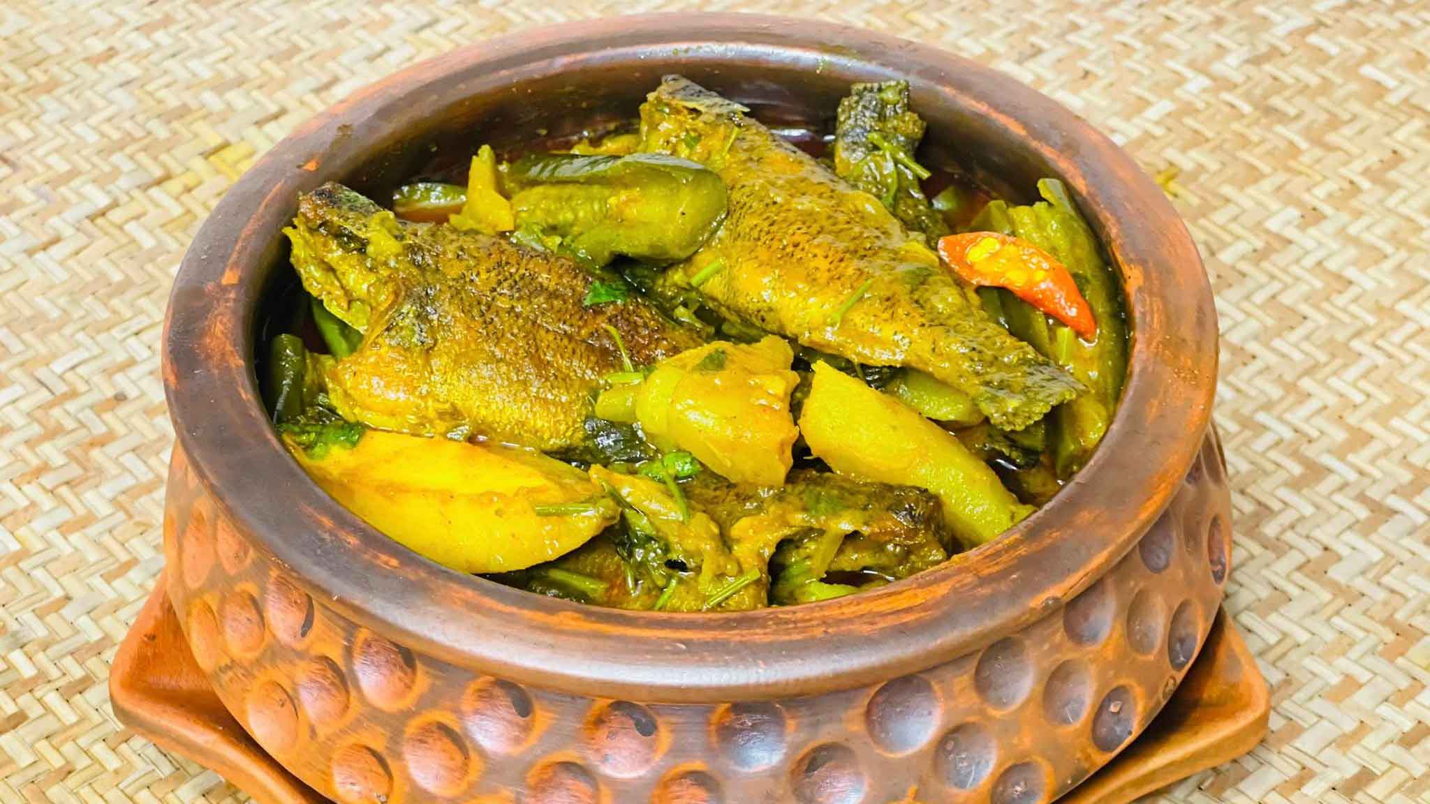 টক মিষ্টি ঝাল মেনি মাছের রসা