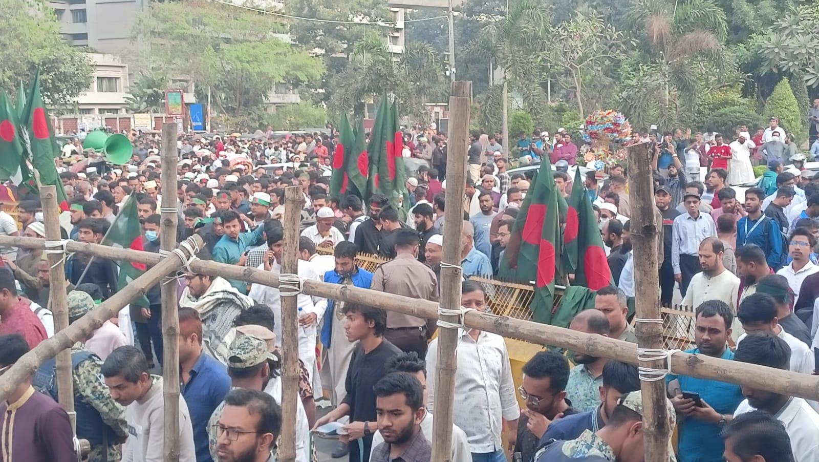 হাদির জানাজায় জাতীয় পতাকা ছাড়া কোনো পতাকা না আনার অনুরোধ পরিবারের