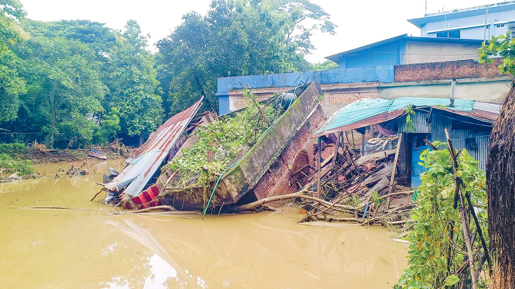 ক্ষতিগ্রস্ত ২২ হাজার ঘরবাড়ি