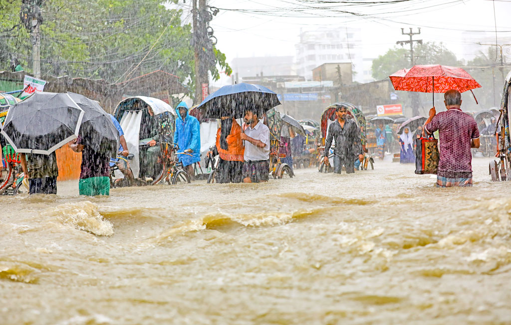 বন্যা ও পাহাড়ধস: মৃত্যু ঠেকানোই হোক সর্বোচ্চ অগ্রাধিকার