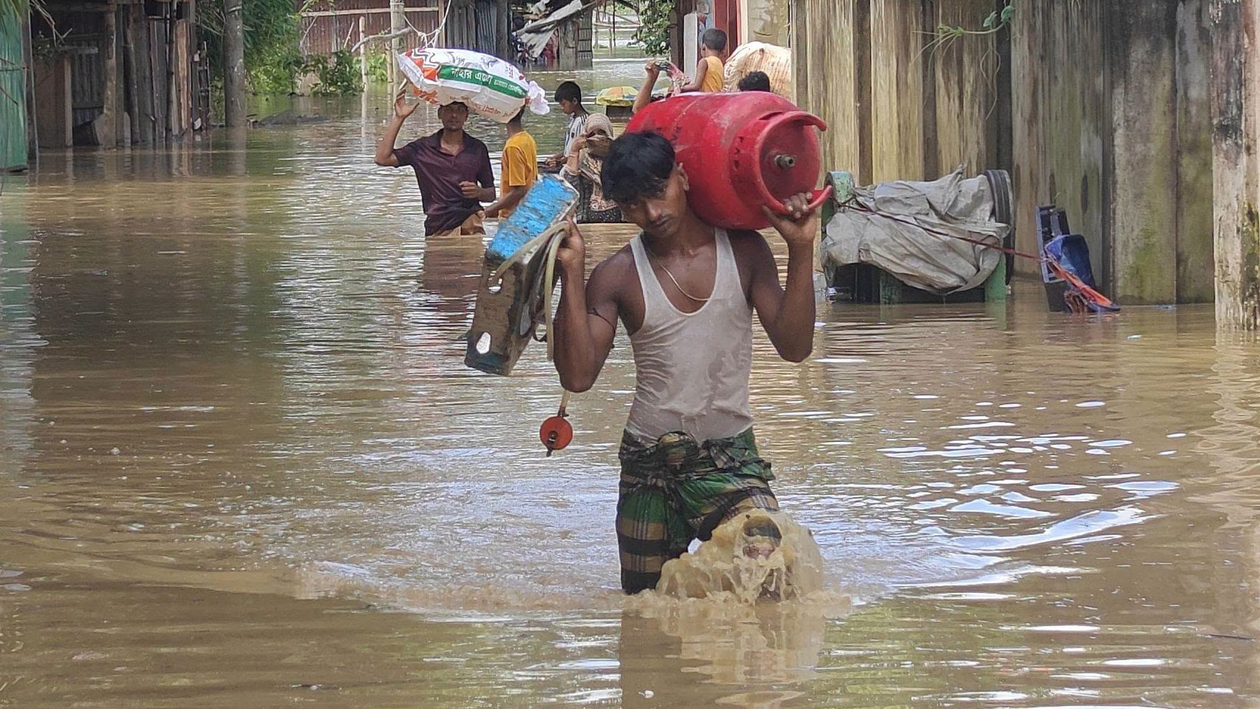 খাগড়াছড়িতে ডুবে গেছে ধানখেত ও ঘরবাড়ি, ৫ ঘণ্টা পর সাজেকের সঙ্গে যোগাযোগ স্বাভাবিক