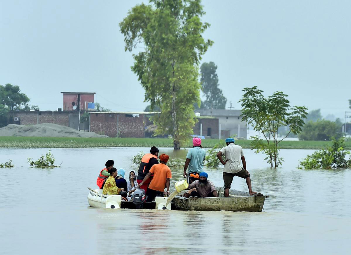 বন্যায় বিপর্যস্ত ভারতের পাঞ্জাবে ২৯ জনের মৃত্যু, ক্ষতিগ্রস্ত আড়াই লাখের বেশি