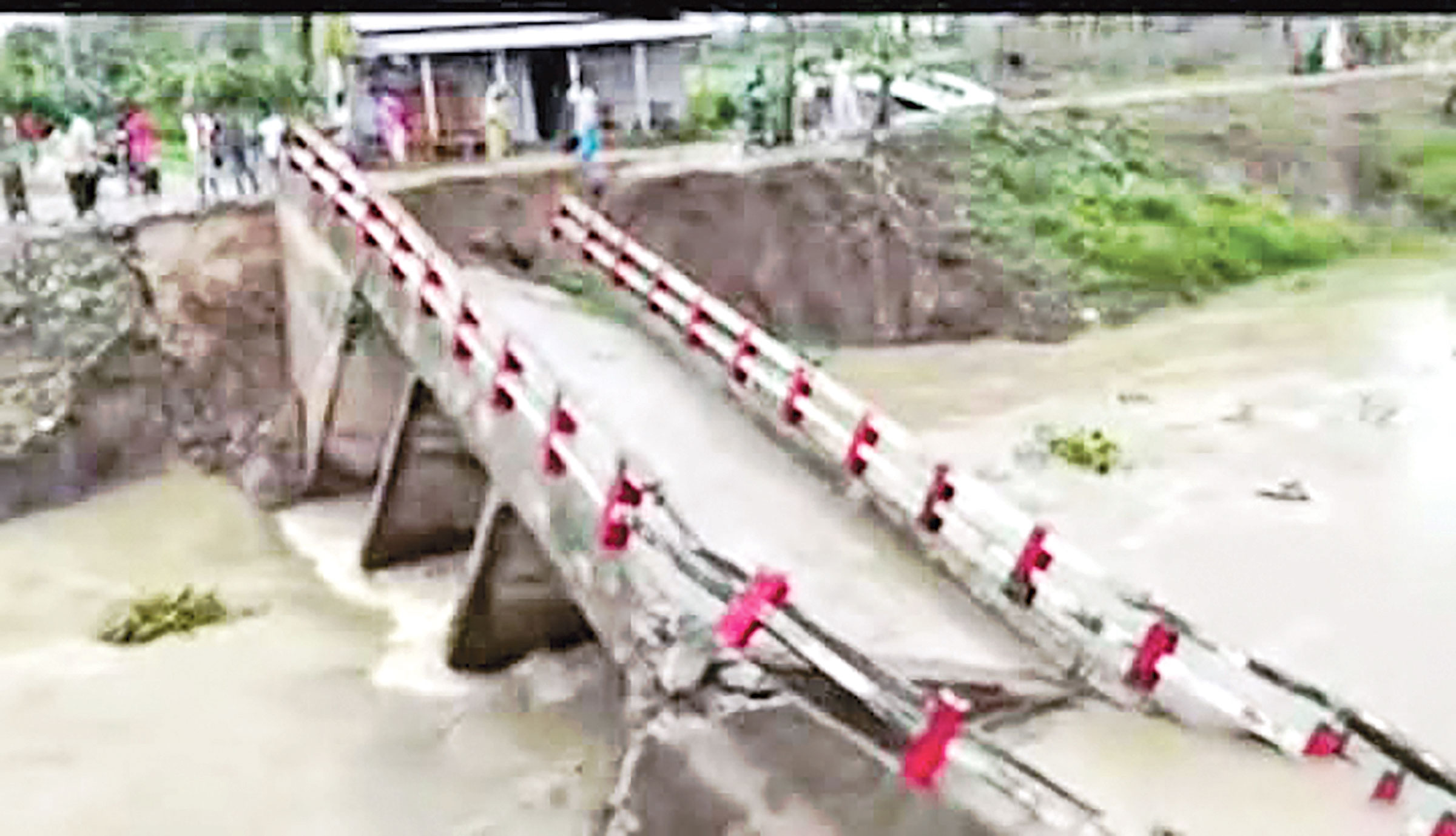 টানা বৃষ্টিতে বন্যার শঙ্কা