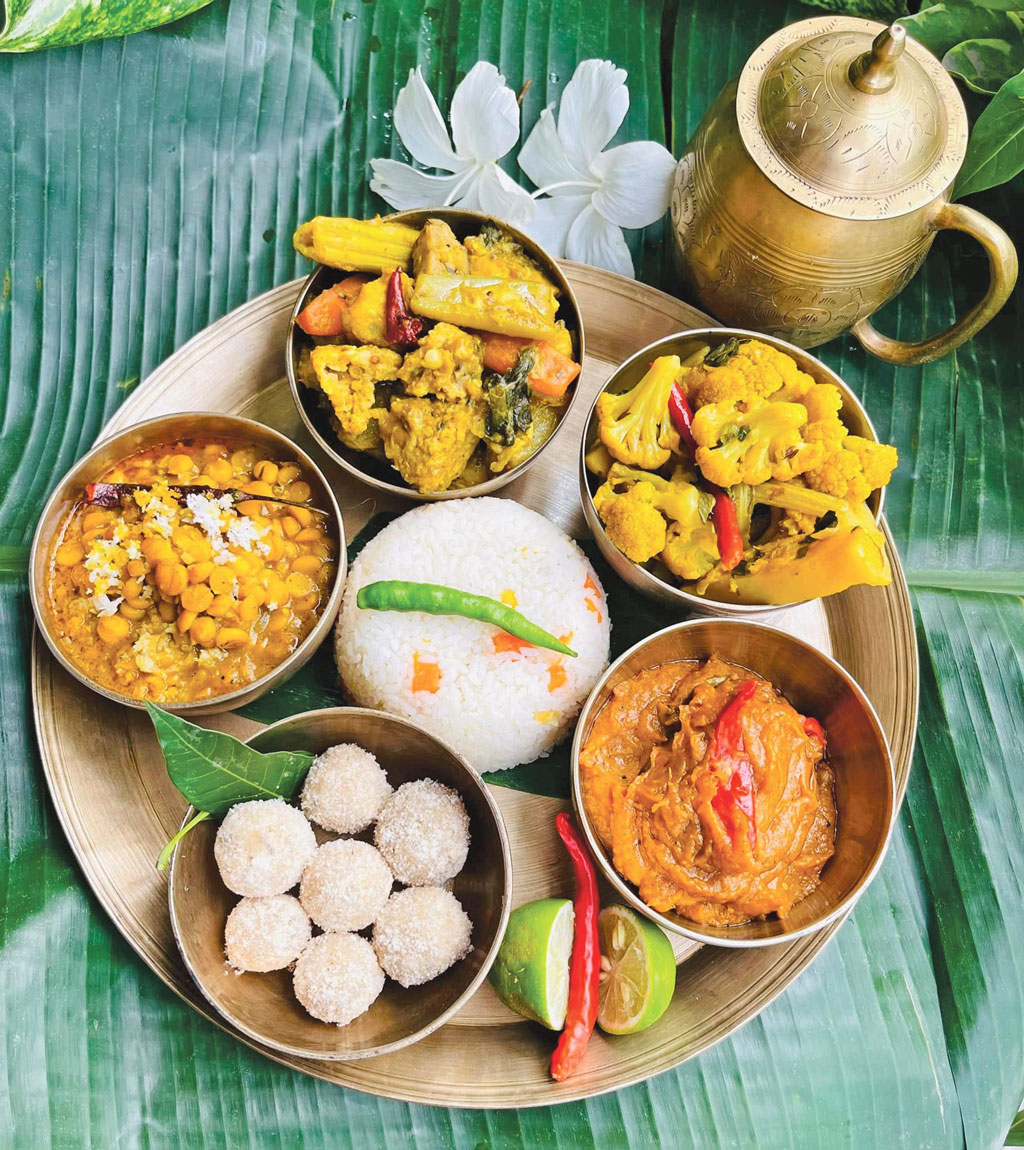 এসো বসো আহারে