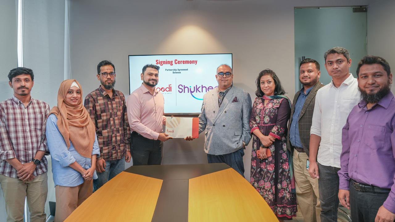 ঢাকায় দ্রুত ওষুধ ডেলিভারি দিতে চুক্তি করল গ্রামীণ হেলথটেক লিমিটেড ও ফুডি