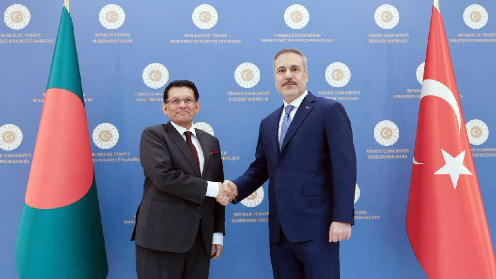 বাংলাদেশ-তুরস্ক পররাষ্ট্রমন্ত্রী পর্যায়ের বৈঠকে সমরাস্ত্র-জ্বালানি-বাণিজ্যে জোর
