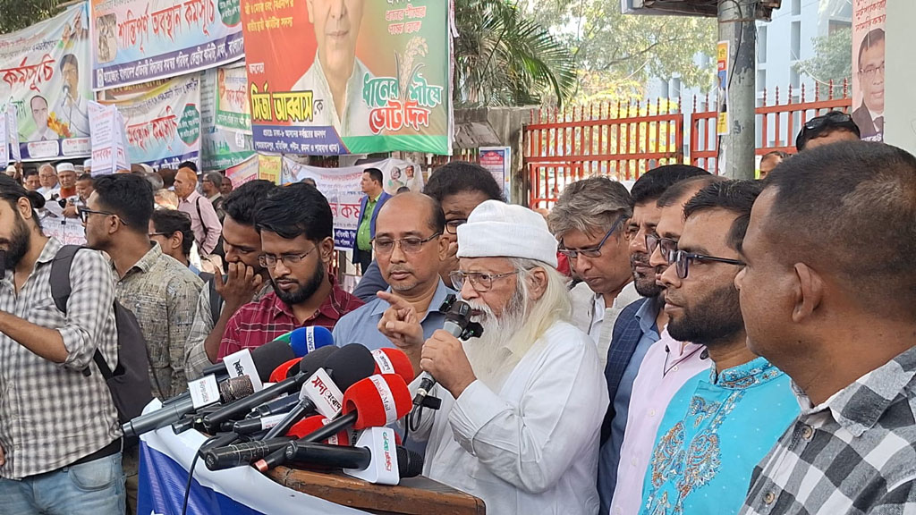 ৫ আগস্টের পর মাজার ভাঙার মধ্য দিয়ে ধর্মীয় ফ্যাসিবাদের যাত্রা শুরু: ফরহাদ মজহার