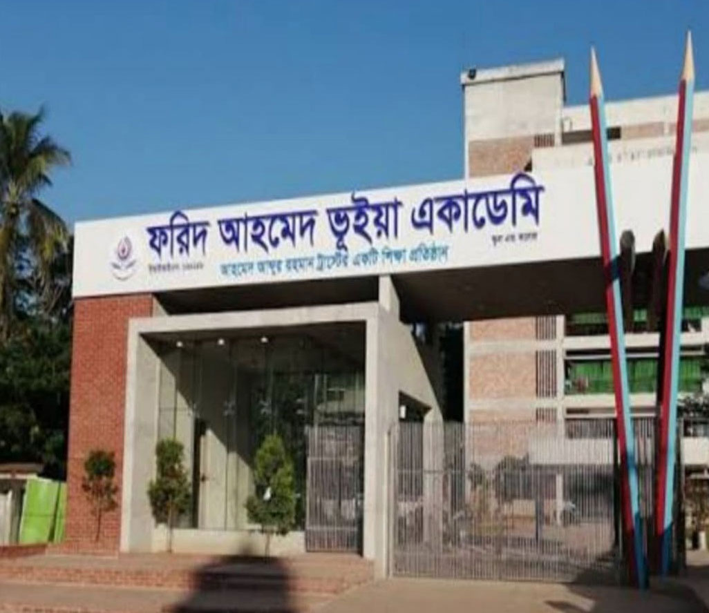 লক্ষ্মীপুরে হোস্টেলে শিক্ষার্থীর মৃত্যু, প্রতিবাদে শিক্ষাপ্রতিষ্ঠানে ব্যাপক ভাঙচুর