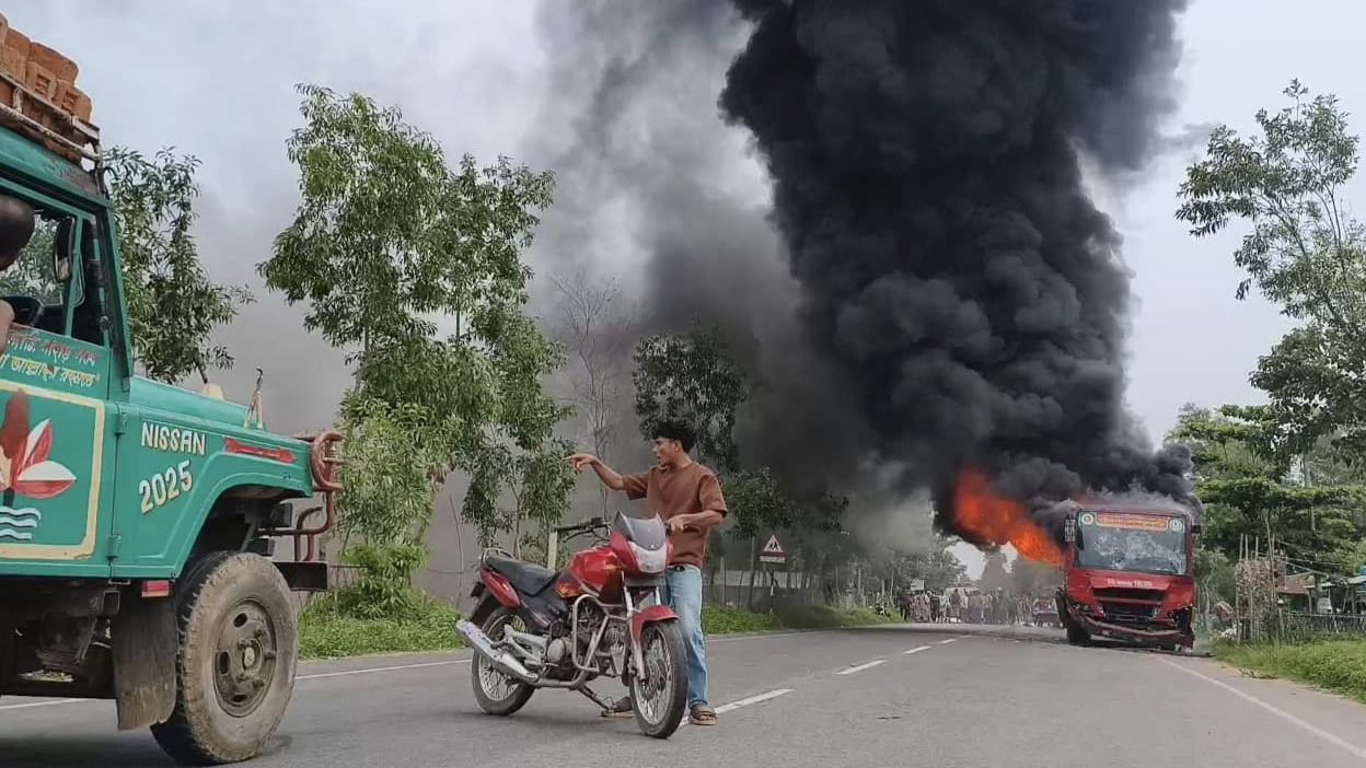 ফটিকছড়িতে বাসচাপায় বাবা-ছেলে নিহত, বিক্ষুব্ধ জনতার আগুনে পুড়ল বিআরটিসি বাস