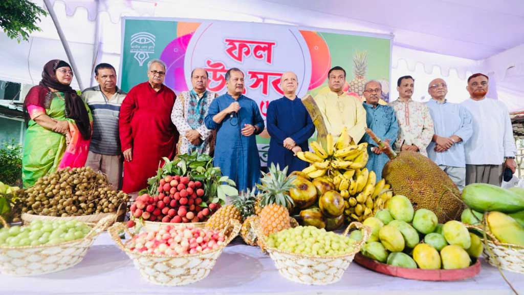 জাতীয় প্রেসক্লাবে অনুষ্ঠিত হলো ফল উৎসব