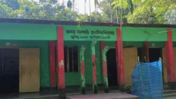 স্কুলে ধস্তাধস্তির ঘটনায় সেই শিক্ষক দম্পতিকে উপজেলার দুই প্রান্তে বদলি
