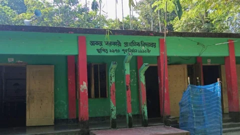 স্কুলে ধস্তাধস্তির ঘটনায় সেই শিক্ষক দম্পতিকে উপজেলার দুই প্রান্তে বদলি