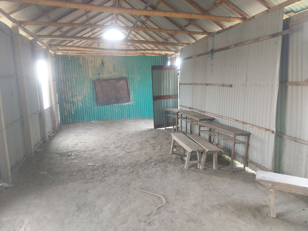 শিক্ষক থাকেন শহরে, চরাঞ্চলে প্রাথমিক শিক্ষাব্যবস্থা বেহাল