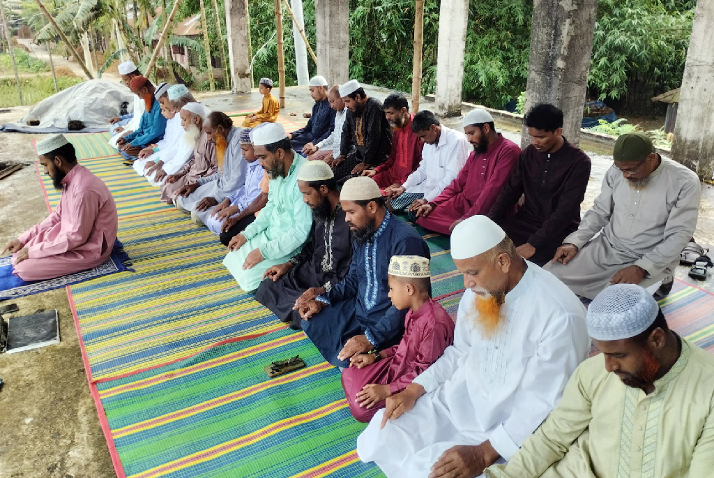 গাইবান্ধায় ঈদ উদ্যাপন করছেন ২১ মুসল্লি