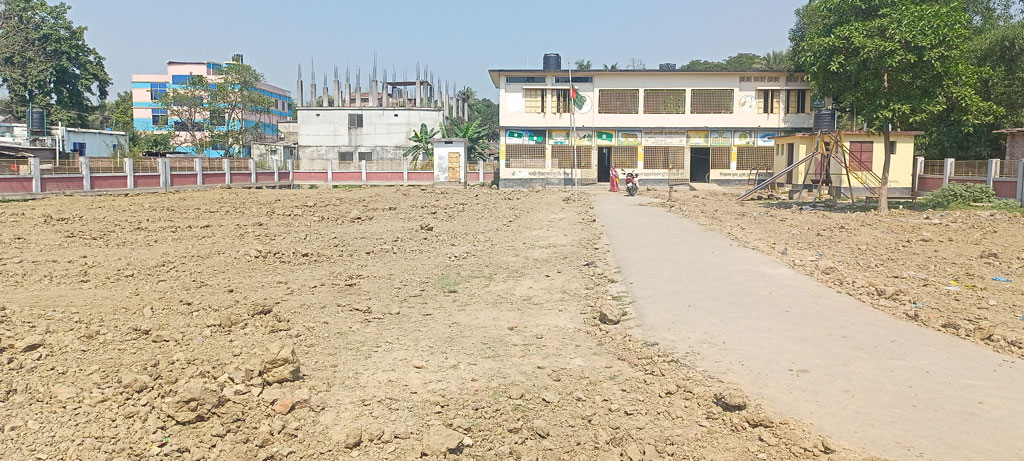 অবশেষে ভরাট হলো বামন্দী সরকারি প্রাথমিক বিদ্যালয়ের মাঠ