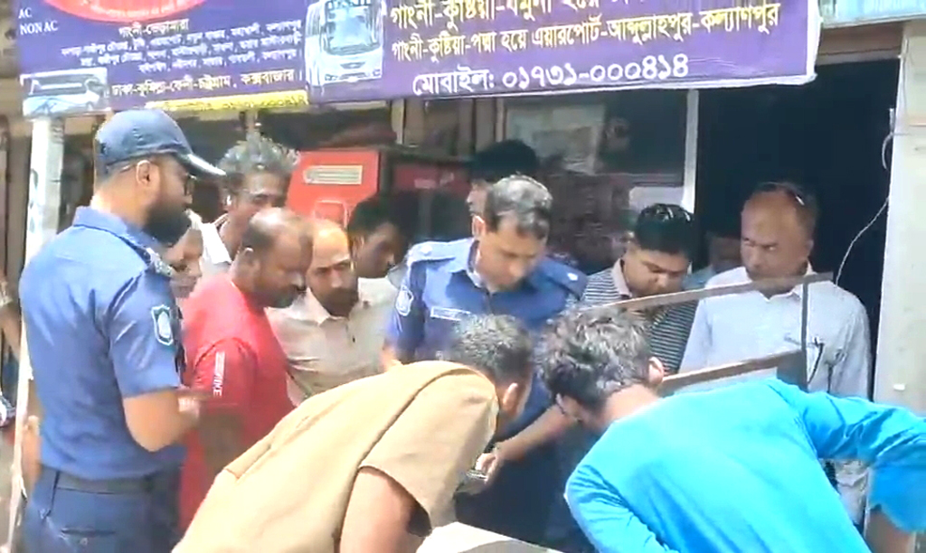 গাংনীতে এনসিপির সমাবেশের আগে নেতাদের কুশপুত্তলিকা ও বোমাসদৃশ বস্তু উদ্ধার