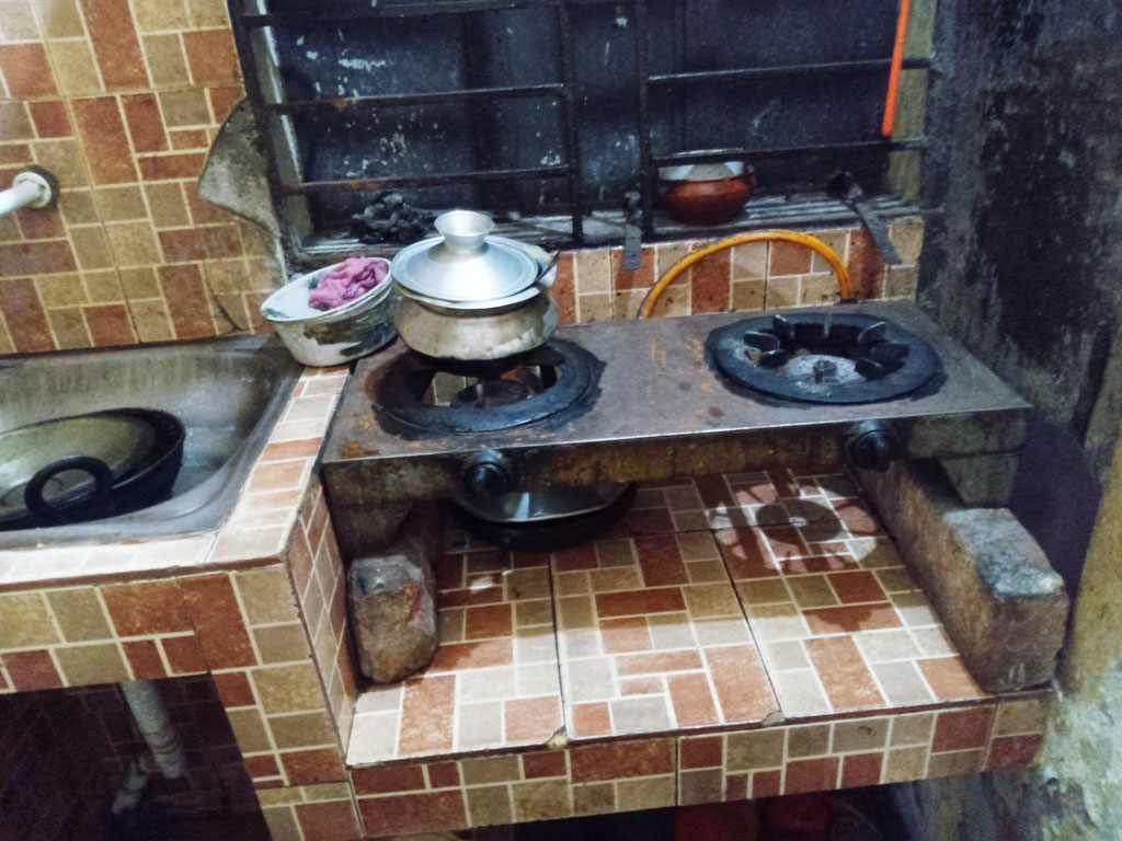 যাত্রাবাড়ীর রসুলপুরে ৭ দিন ধরে নেই গ্যাস, চরম ভোগান্তি