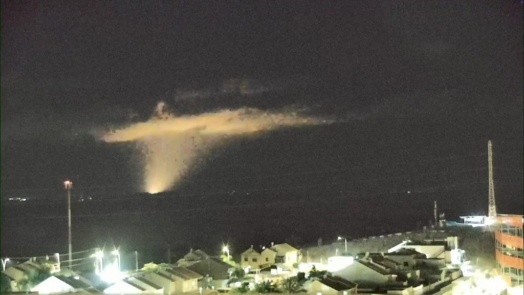 যুদ্ধবিরতি ভেঙে গাজায় ‘শক্তিশালী’ হামলা চালিয়ে ২০ জনকে হত্যা করল ইসরায়েল