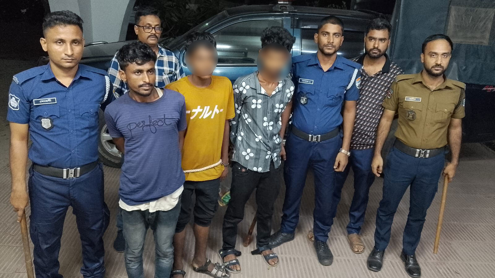 জয়দেবপুর রেলওয়ে পুলিশ ফাঁড়িতে হামলা: কিশোর গ্যাং নেতা হৃদয়সহ গ্রেপ্তার ৩
