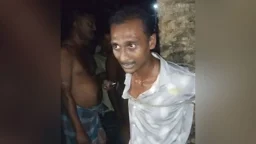 বাবাকে হত্যার পর আত্মগোপনে, প্রতিবেশীর বাড়িতে মোবাইল চার্জ দিতে গিয়ে ধরা