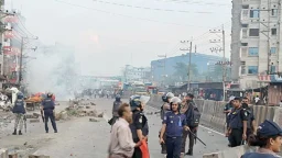 গাজীপুরে পোশাকশ্রমিকদের বিক্ষোভে সংঘর্ষ, পুলিশের সাউন্ড গ্রেনেড