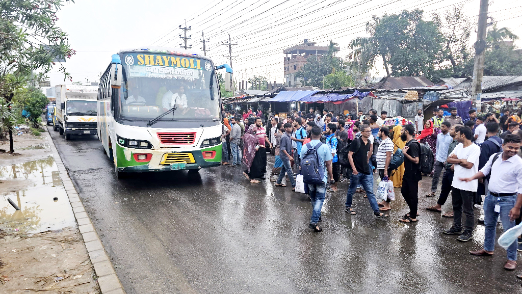 ‘১৫০ টাকার ভাড়া ৫০০ টাকা, তবু গাড়ি নাই’