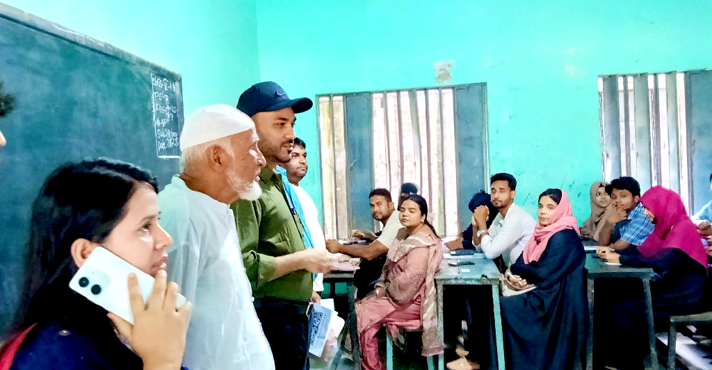 কালীগঞ্জে ফ্যামিলি কার্ড শুমারি: ১৩১ পদে নিয়োগের লড়াইয়ে ৬১৪ পরীক্ষার্থী
