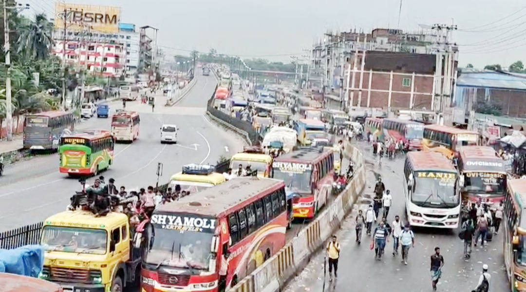 গাজীপুরে ঢাকা-টাঙ্গাইল মহাসড়কে ৫ কিলোমিটার ধীর গতি