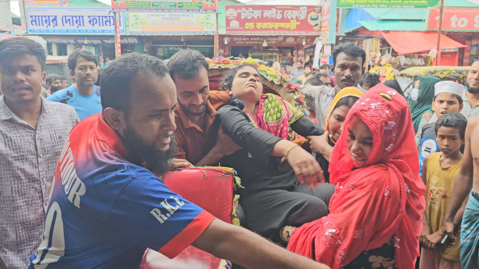 গাজীপুরের সেই কারখানায় আবার অর্ধশতাধিক শ্রমিক অসুস্থ, হাসপাতালে ভর্তি