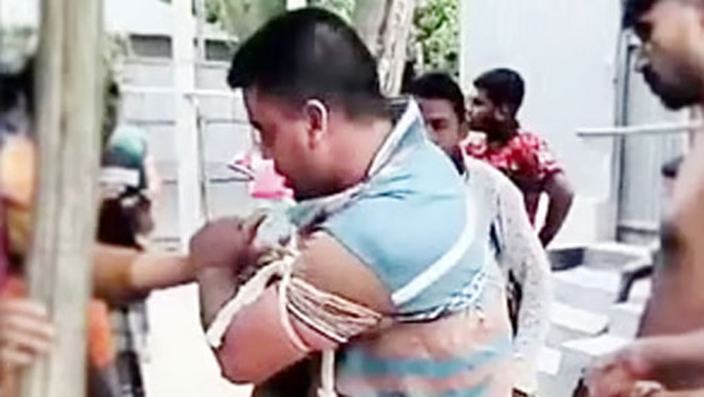 সুদের টাকা না পেয়ে ব্যবসায়ীকে গরুচোর আখ্যা দিয়ে গাছে বেঁধে নির্যাতন