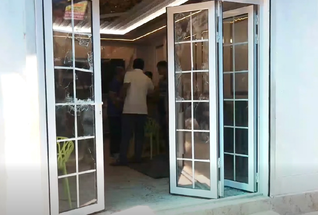 বিএনপি নেতার কার্যালয় ভাঙচুর করা হয়। ছবি: আজকের পত্রিকা