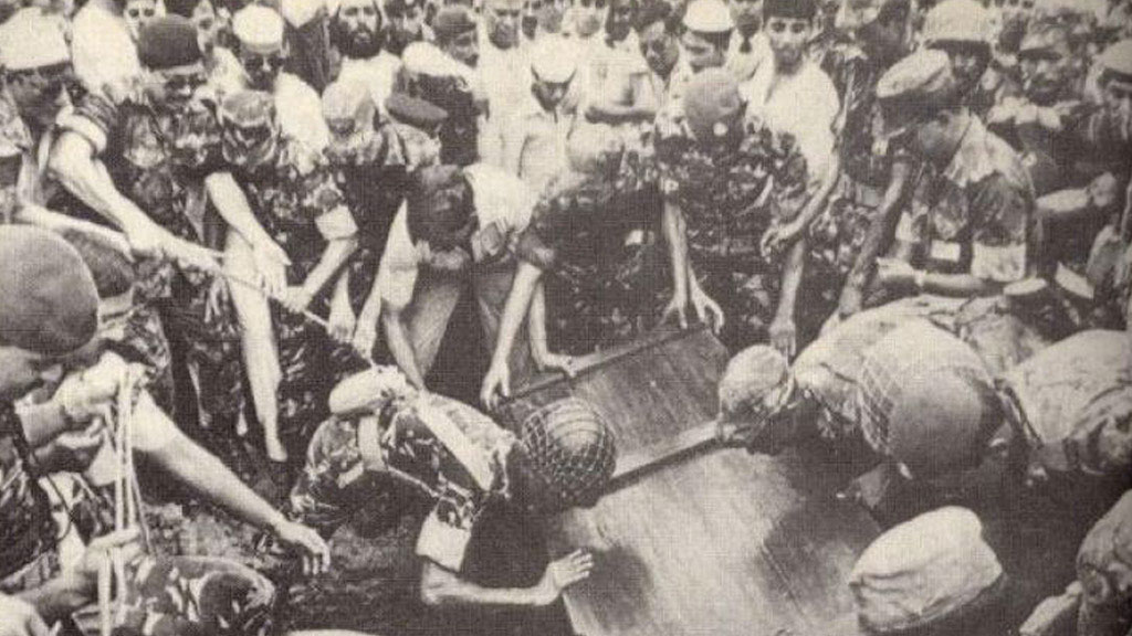জেনারেল মঞ্জুরের কথায় ৪০ জন অফিসার হাত তুলে সমর্থন জানালেন