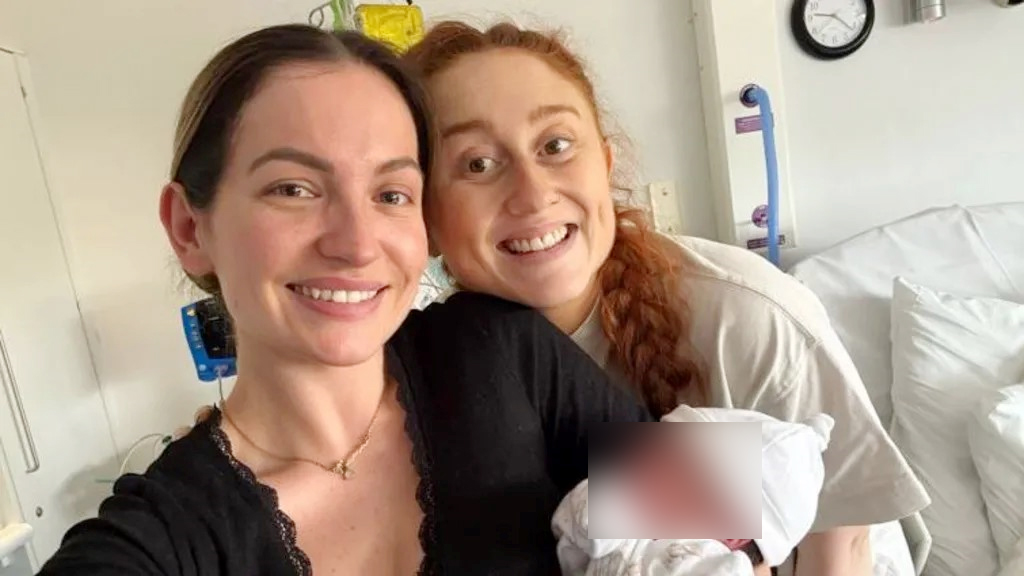 জরায়ুহীন হয়ে জন্মেছিলেন, তাঁর হয়ে সন্তান জন্ম দিলেন প্রিয় বন্ধু