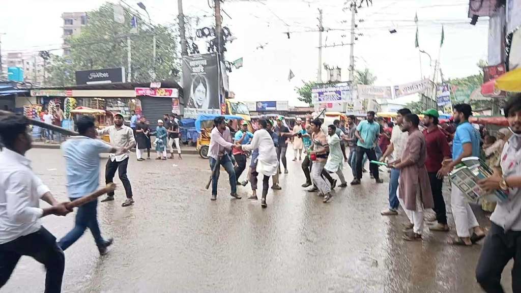 নারায়ণগঞ্জে জুলাইয়ের অনুষ্ঠানে বক্তব্য দেওয়াকে কেন্দ্র করে ছাত্রদল-শিবিরের সংঘর্ষ, আহত ৮